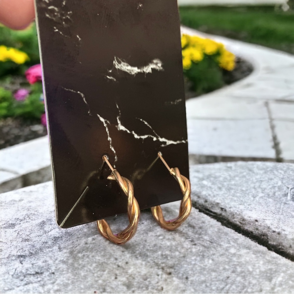 ✨BOUTIQUE✨ Gold Earrings